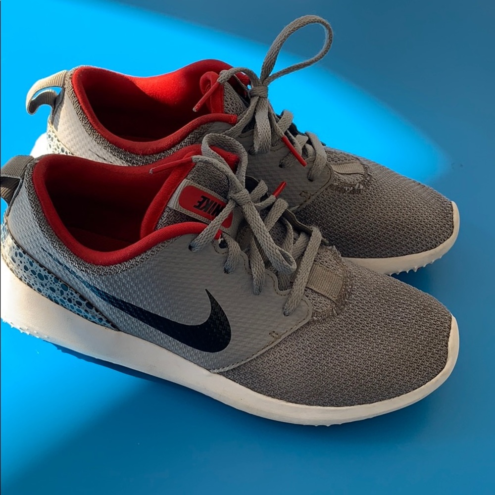 Golf shoes